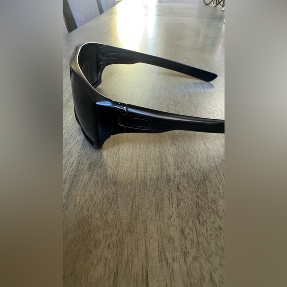 Oakley Sunglasses Polarized Dispatch 1.0 Matte Black - Picture 2 of 16